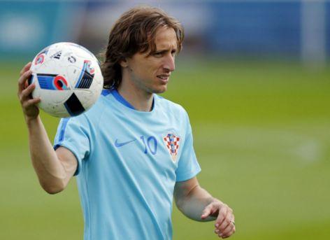 重大突破！VAR将新增角球和第二黄牌复核权限，2026世界杯率先试点