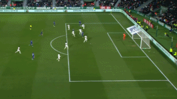 17岁273天，卡尔是拜仁队史德甲单场传射建功最年轻的球员