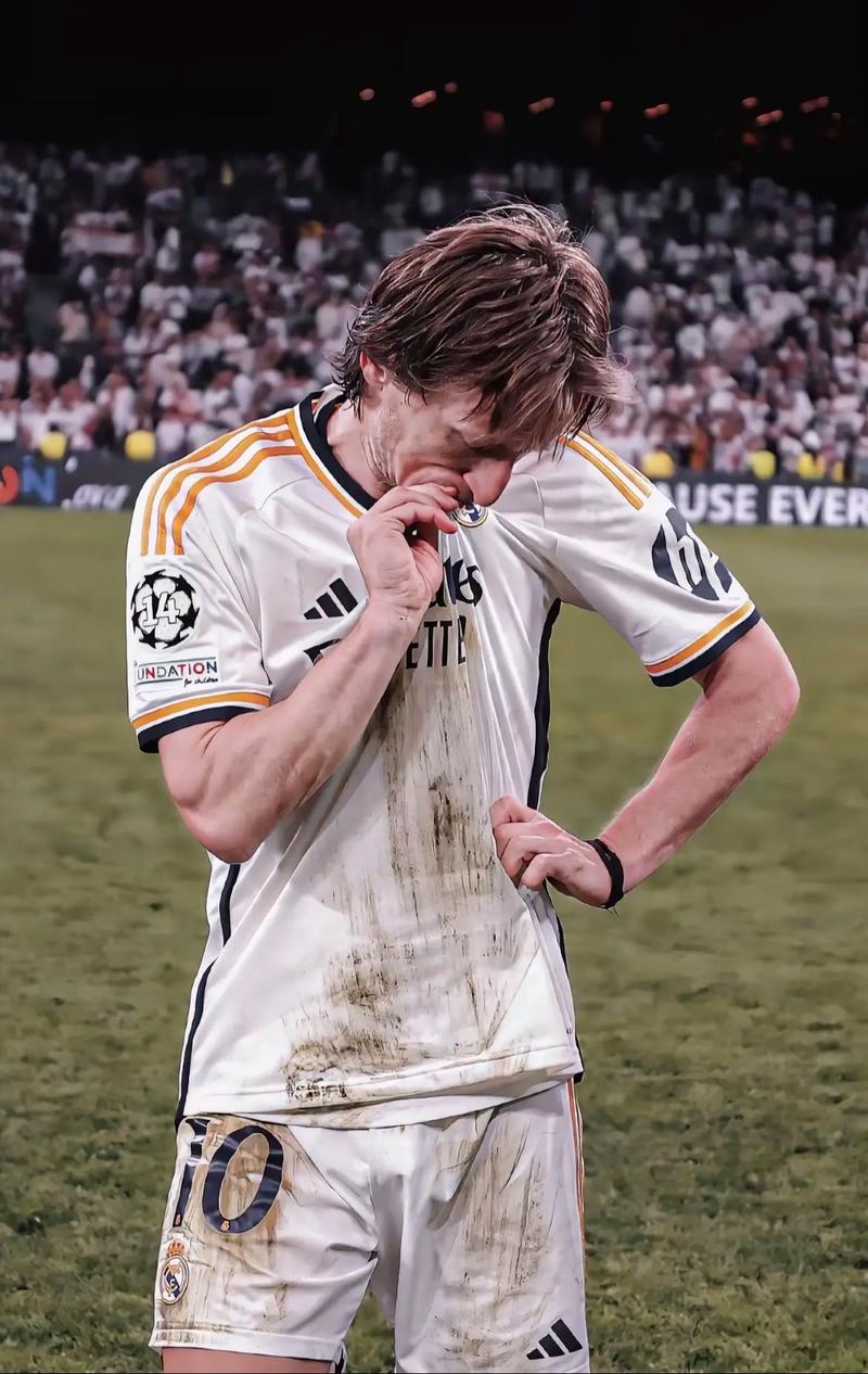 姆巴佩西甲赛季前11场进13球，本世纪皇马球员仅次于C罗