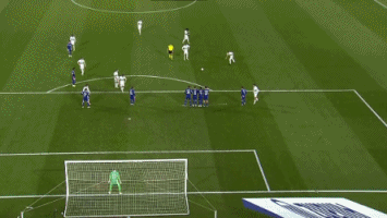 普拉蒂尼等尤文传奇与一线队见面，并参观海瑟尔惨案纪念碑